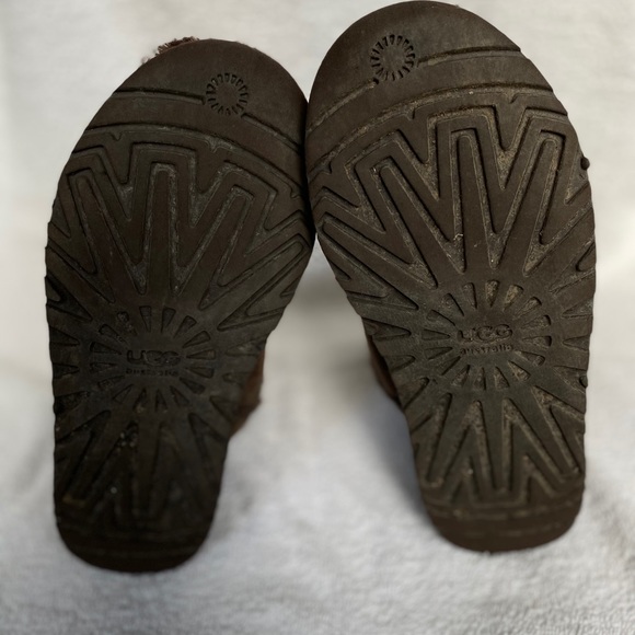 Short brown UGG Boots, UGGS Women’s 4 - Picture 4 of 5